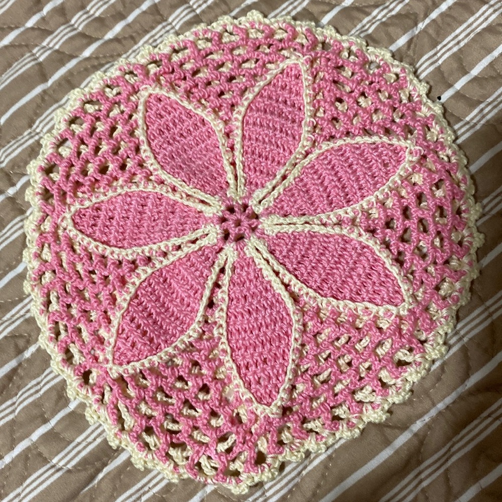 Pretty Vintage pink & Cream Hand Crocheted Doily!